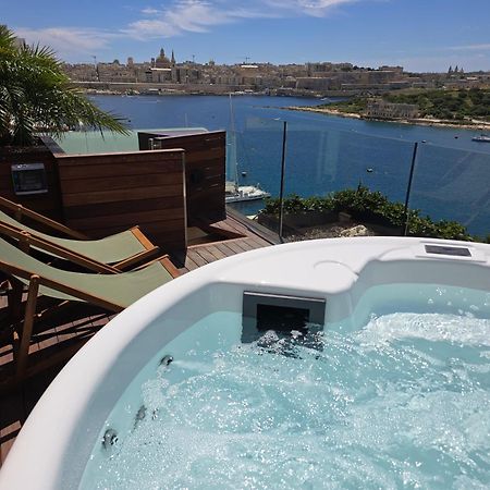 Unique Seafront Triplex Penthouse With Panoramic Bedroom & Rooftop Jacuzzi Overlooking Valletta สลีมา ภายนอก รูปภาพ