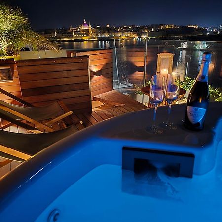 Unique Seafront Triplex Penthouse With Panoramic Bedroom & Rooftop Jacuzzi Overlooking Valletta สลีมา ภายนอก รูปภาพ