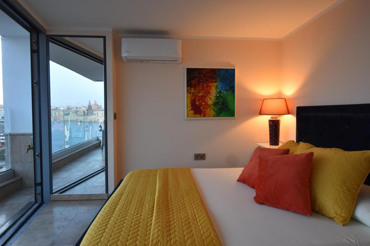 Unique Seafront Triplex Penthouse With Panoramic Bedroom & Rooftop Jacuzzi Overlooking Valletta สลีมา ภายนอก รูปภาพ