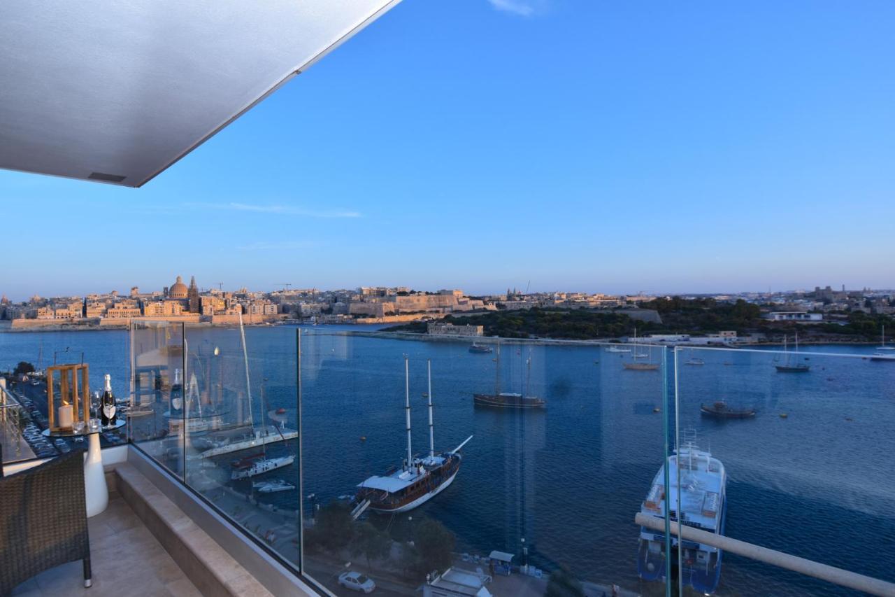 Unique Seafront Triplex Penthouse With Panoramic Bedroom & Rooftop Jacuzzi Overlooking Valletta สลีมา ภายนอก รูปภาพ