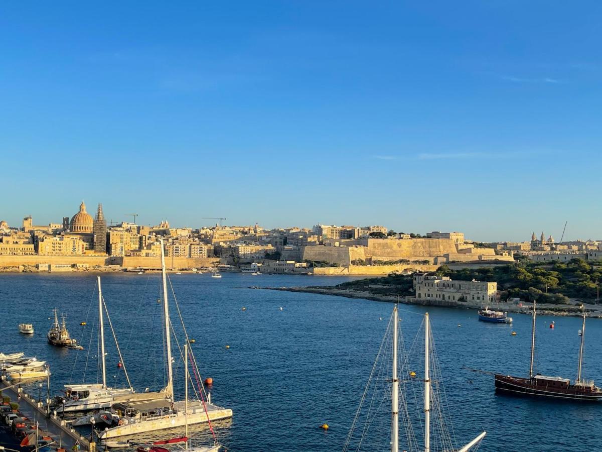 Unique Seafront Triplex Penthouse With Panoramic Bedroom & Rooftop Jacuzzi Overlooking Valletta สลีมา ภายนอก รูปภาพ