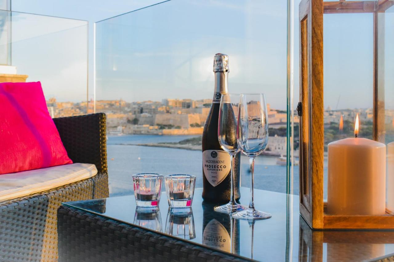 Unique Seafront Triplex Penthouse With Panoramic Bedroom & Rooftop Jacuzzi Overlooking Valletta สลีมา ภายนอก รูปภาพ