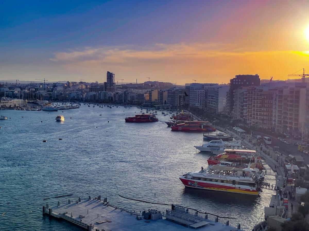 Unique Seafront Triplex Penthouse With Panoramic Bedroom & Rooftop Jacuzzi Overlooking Valletta สลีมา ภายนอก รูปภาพ