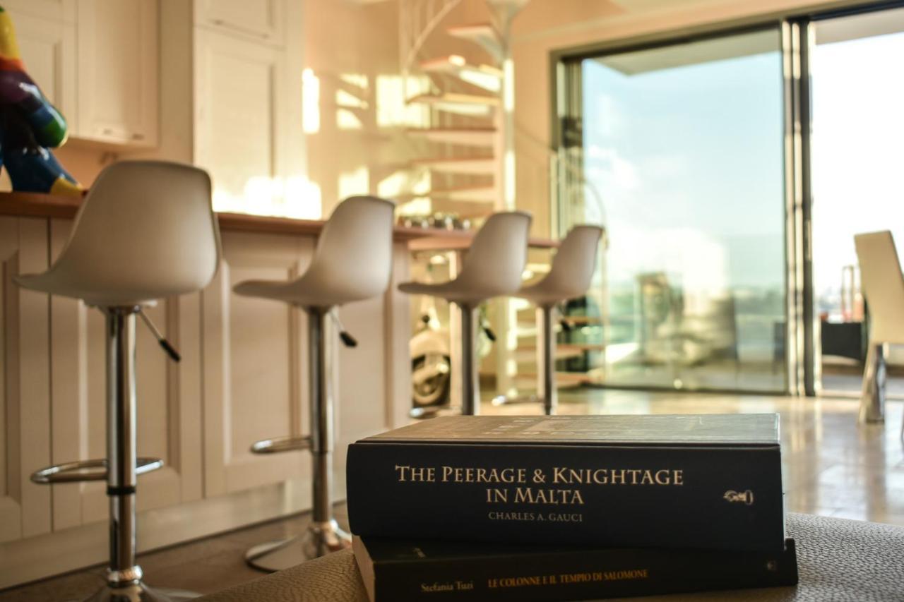 Unique Seafront Triplex Penthouse With Panoramic Bedroom & Rooftop Jacuzzi Overlooking Valletta สลีมา ภายนอก รูปภาพ