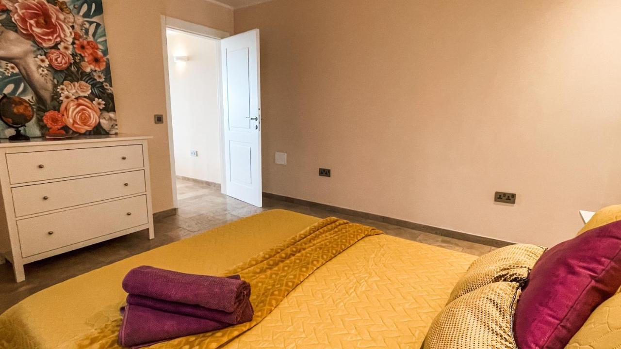 Unique Seafront Triplex Penthouse With Panoramic Bedroom & Rooftop Jacuzzi Overlooking Valletta สลีมา ภายนอก รูปภาพ