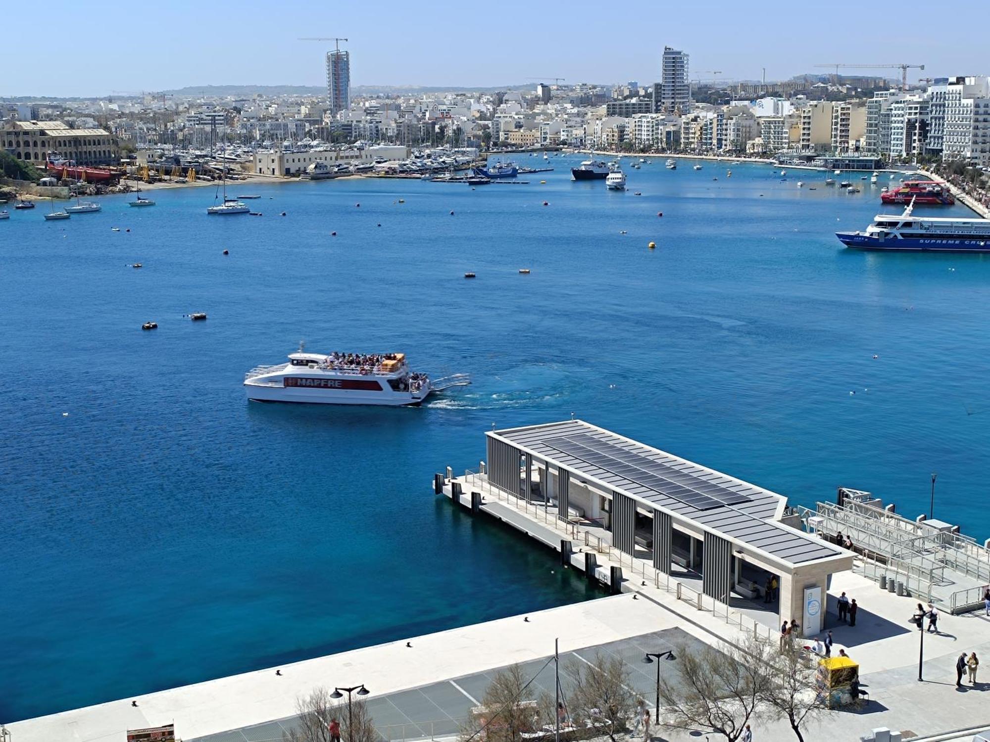 Unique Seafront Triplex Penthouse With Panoramic Bedroom & Rooftop Jacuzzi Overlooking Valletta สลีมา ภายนอก รูปภาพ