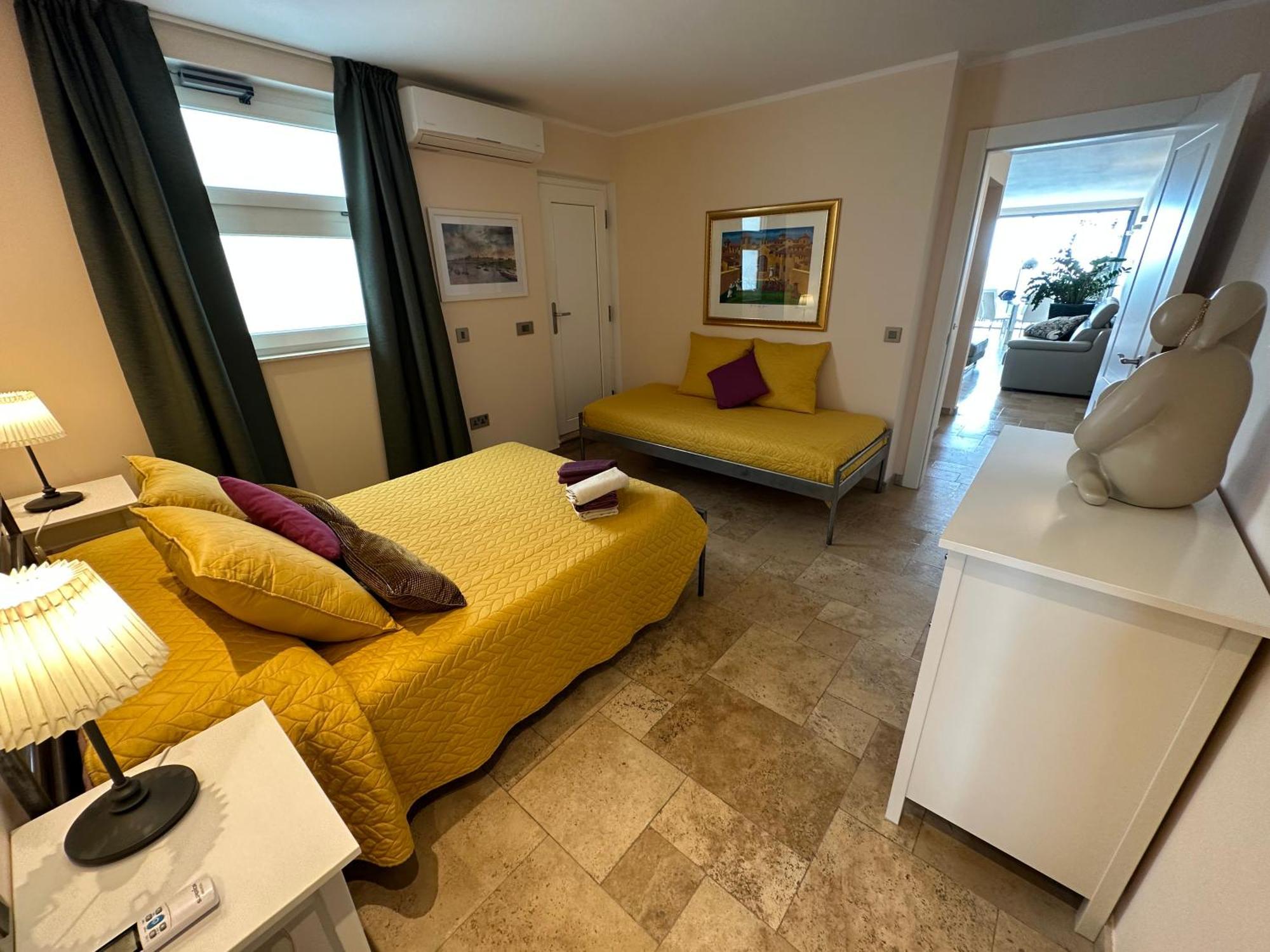 Unique Seafront Triplex Penthouse With Panoramic Bedroom & Rooftop Jacuzzi Overlooking Valletta สลีมา ภายนอก รูปภาพ